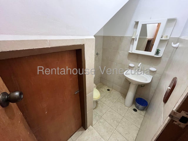 Venta de casa Conj. Residencial Las Rosas #27-687