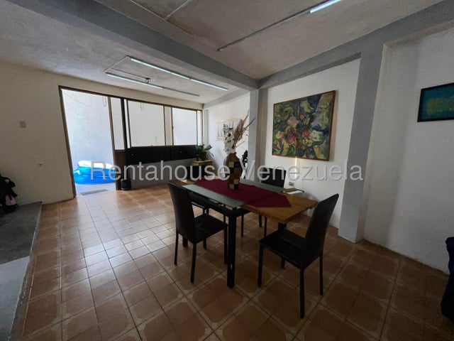 Venta de casa Conj. Residencial Las Rosas #27-687