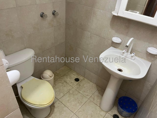Venta de casa Conj. Residencial Las Rosas #27-687