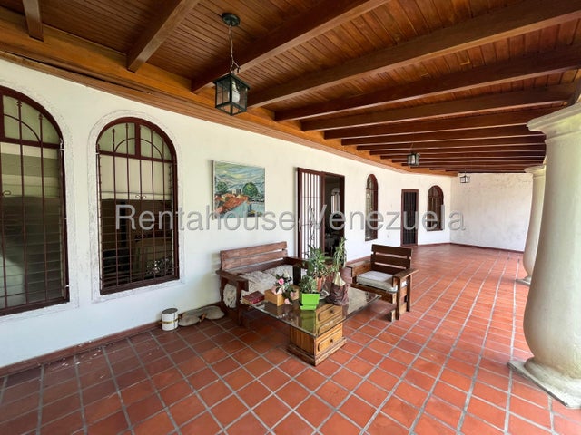 Venta de casa Conj. Residencial Las Rosas #27-687