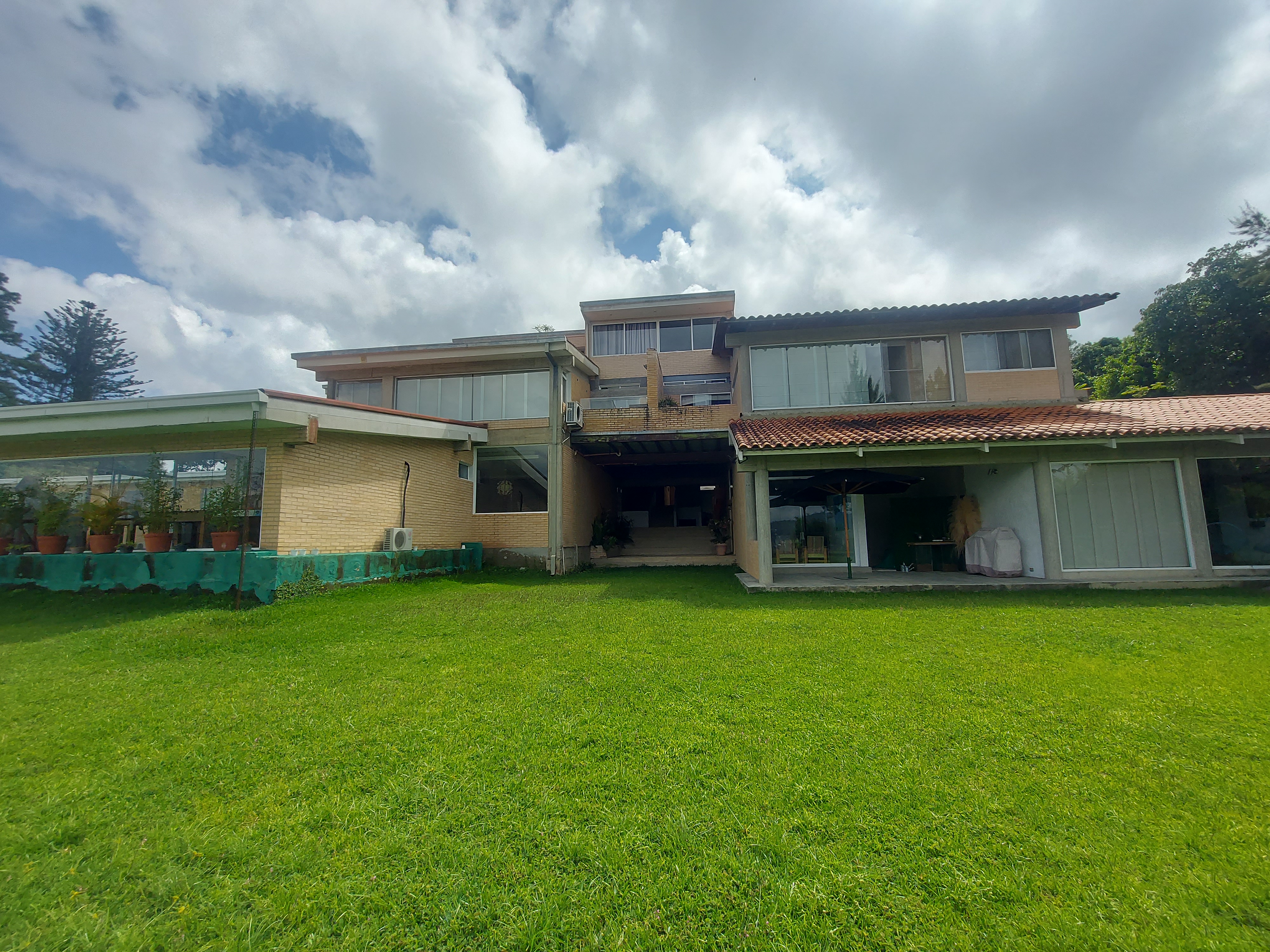 Vendo apartamento en obra gris 110m2 Los Guayabitos Oripoto