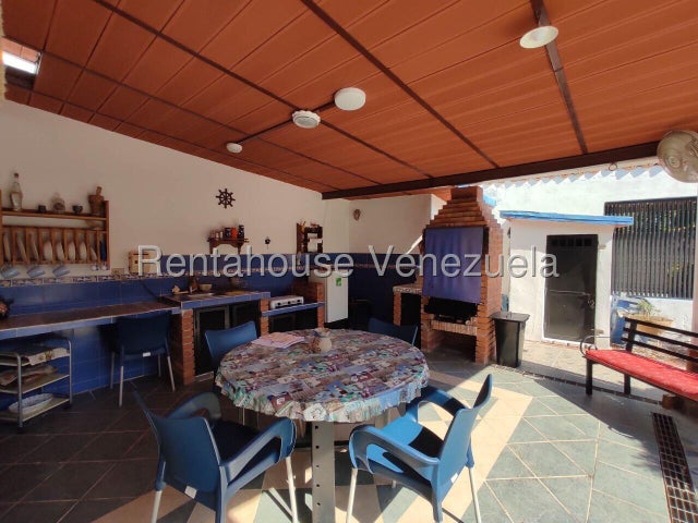 Casa en Venta Con Piscina en Asocata  26-13149