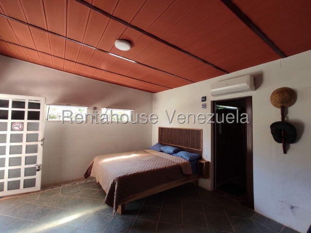 Casa en Venta Con Piscina en Asocata  26-13149