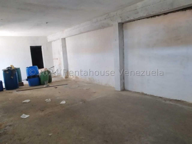 Terreno en Venta en Centro de Maracay 25-13925
