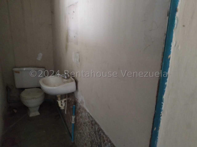 Terreno en Venta en Centro de Maracay 25-13925
