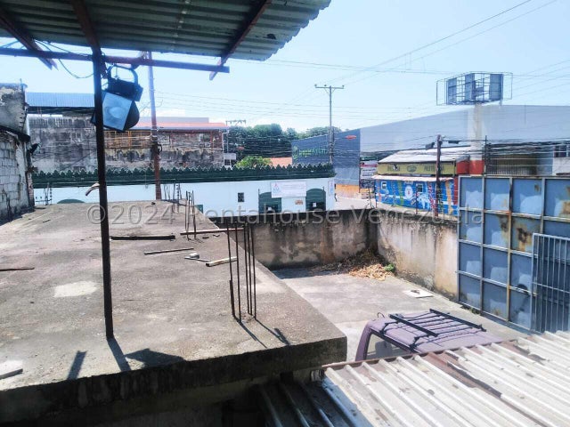 Terreno en Venta en Centro de Maracay 25-13925
