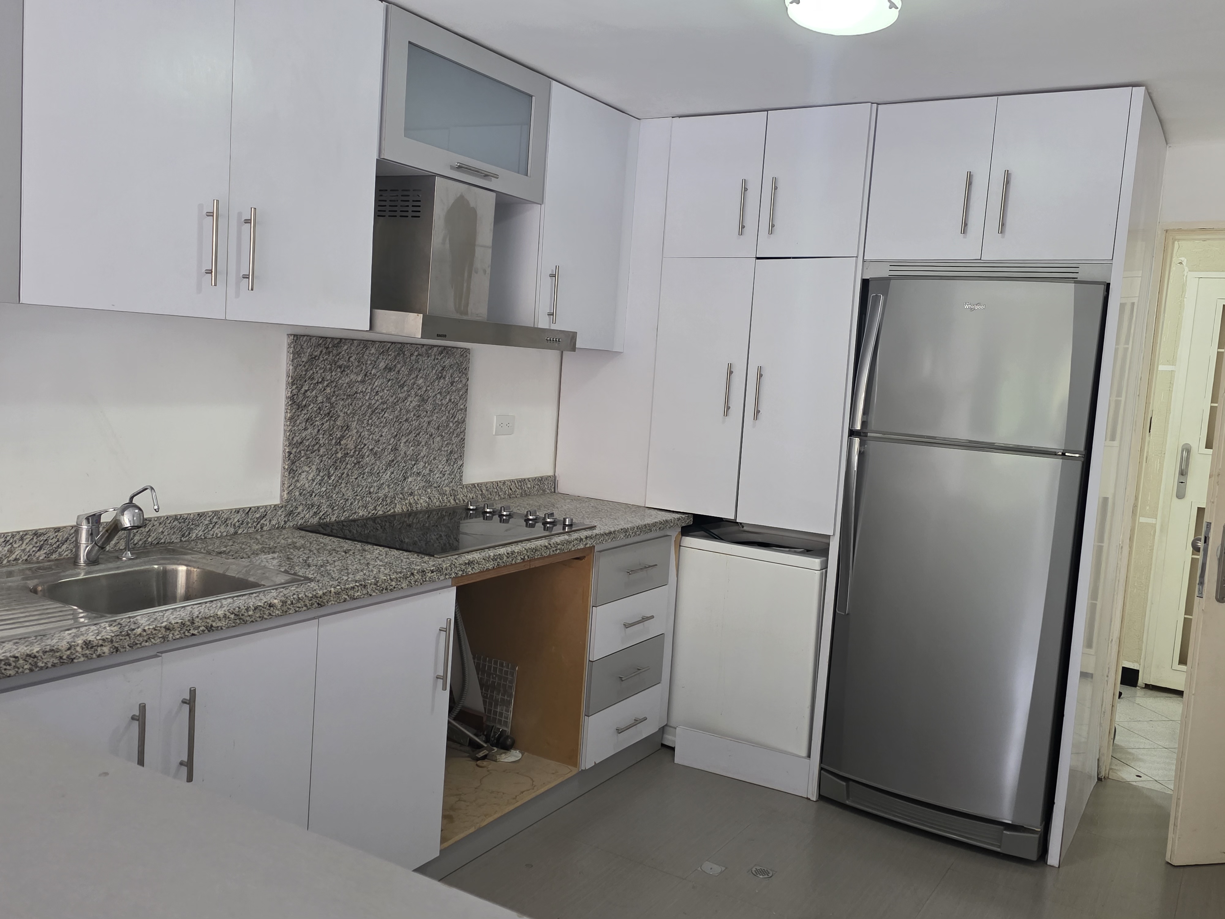Vendo apartamento remodelado 50m2 Los Naranjos Humboldt 