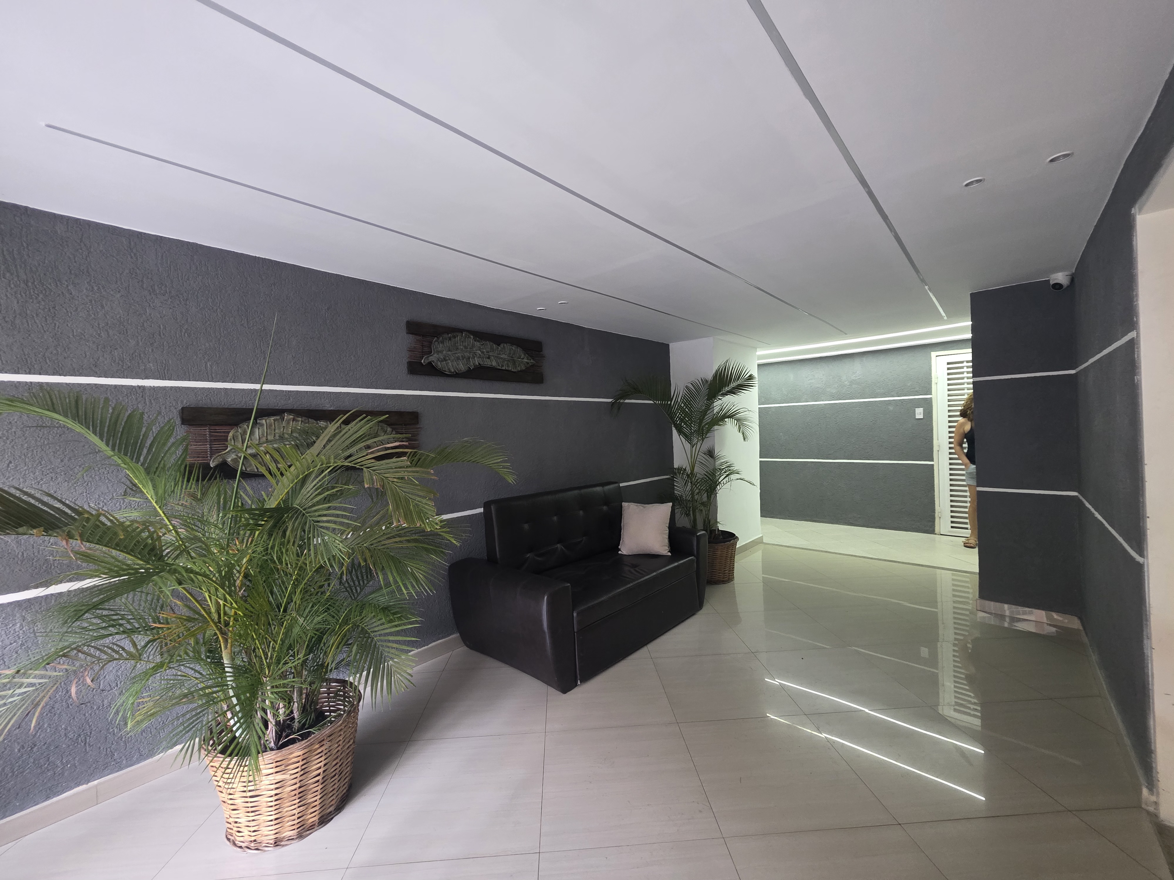 Vendo apartamento remodelado 50m2 Los Naranjos Humboldt 