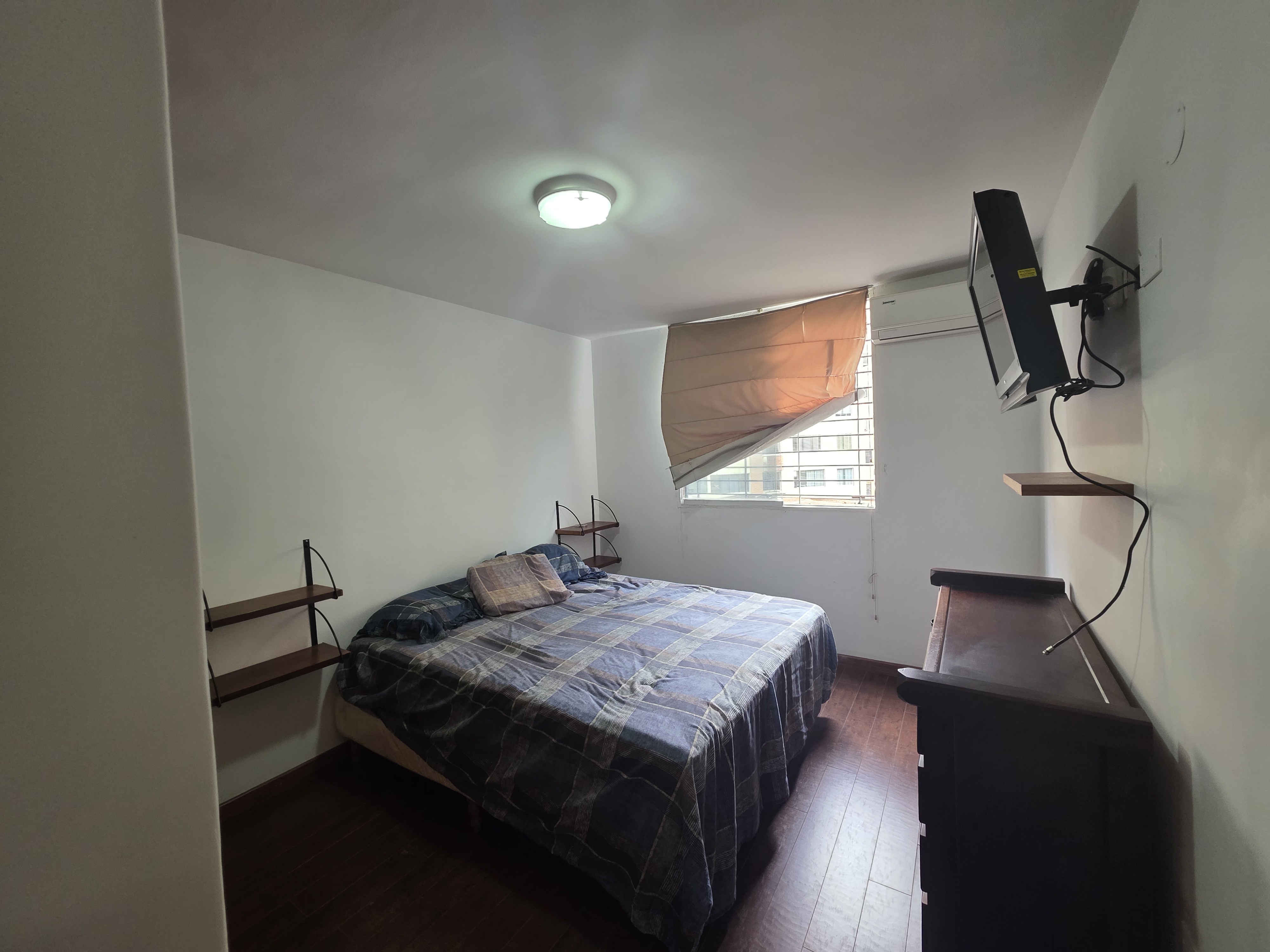 Vendo apartamento remodelado 50m2 Los Naranjos Humboldt 