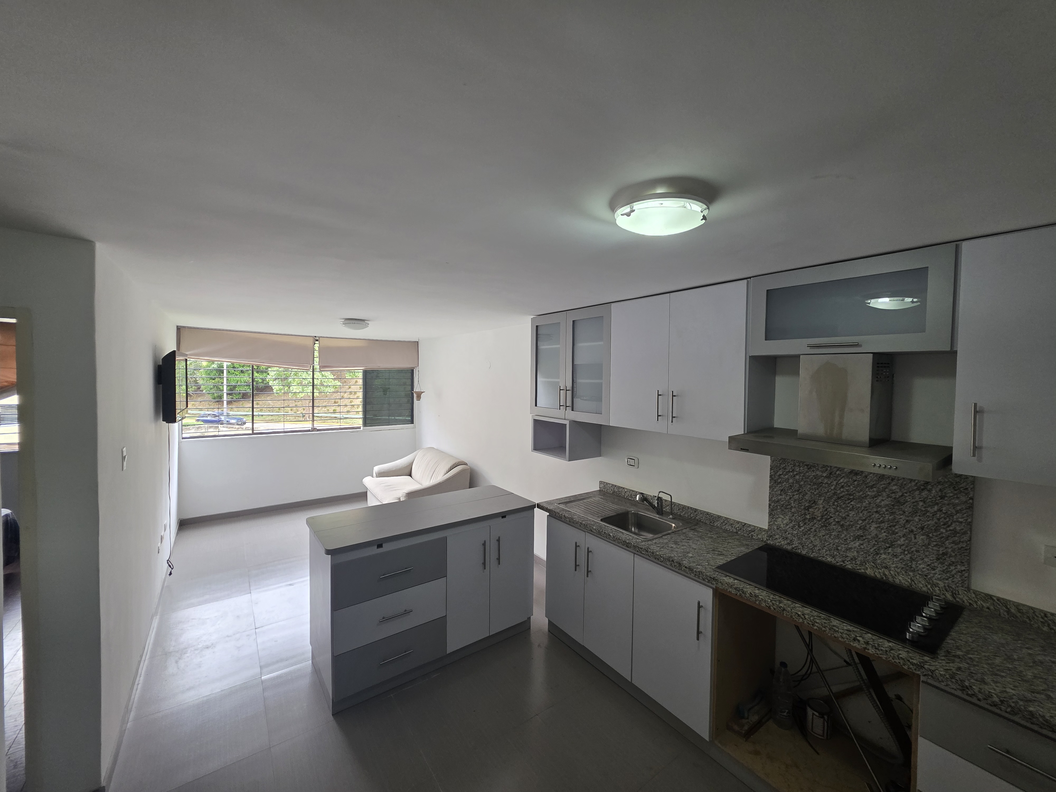 Vendo apartamento remodelado 50m2 Los Naranjos Humboldt 