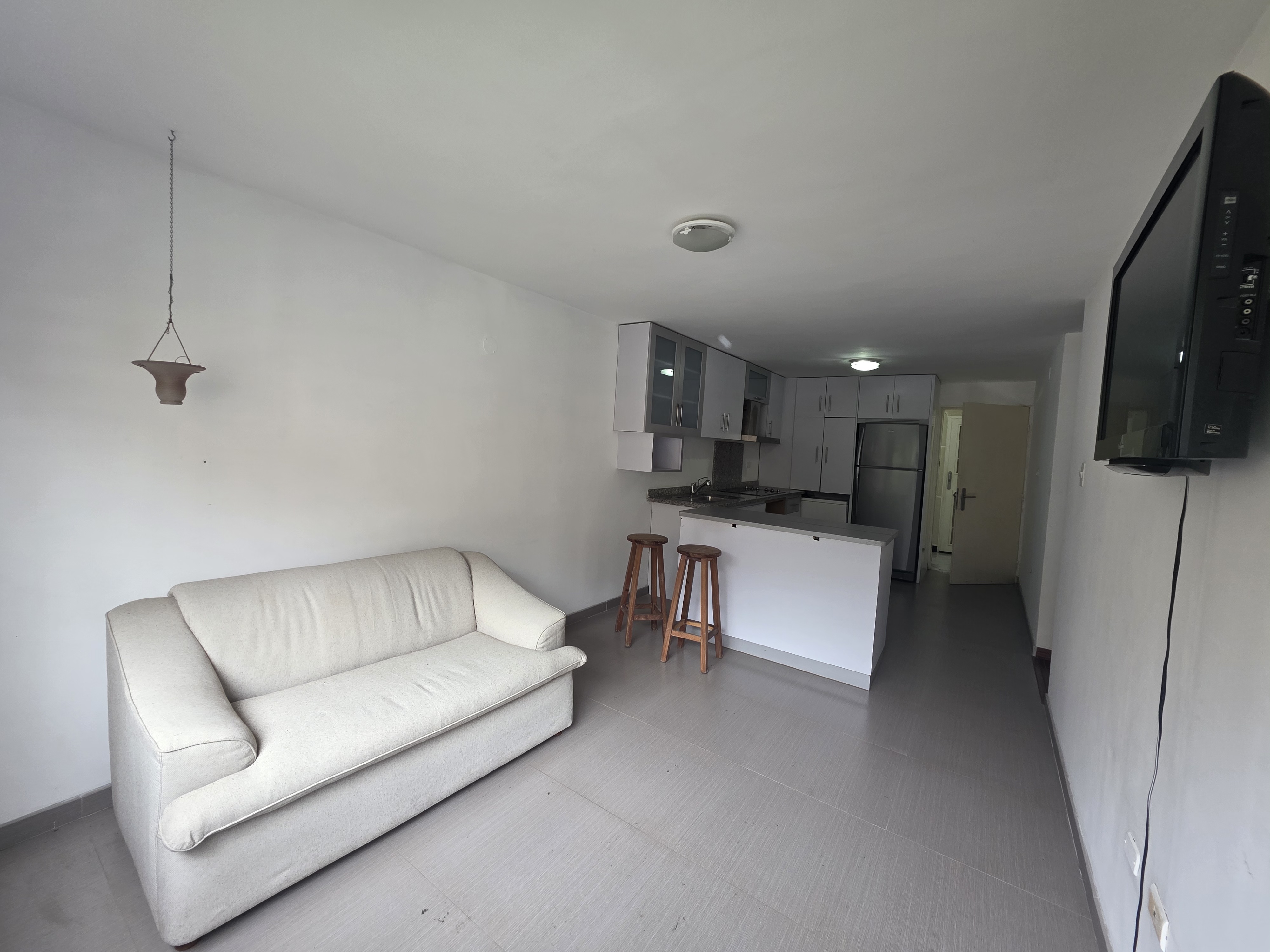 Vendo apartamento remodelado 50m2 Los Naranjos Humboldt 