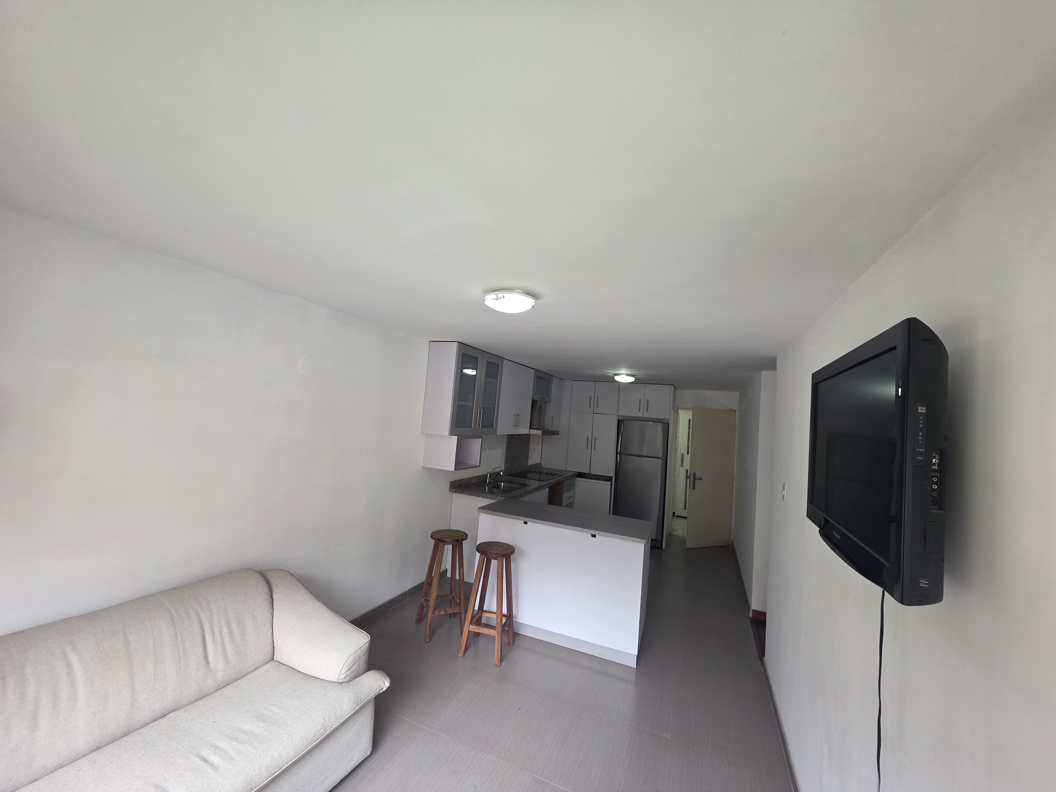 Vendo apartamento remodelado 50m2 Los Naranjos Humboldt 