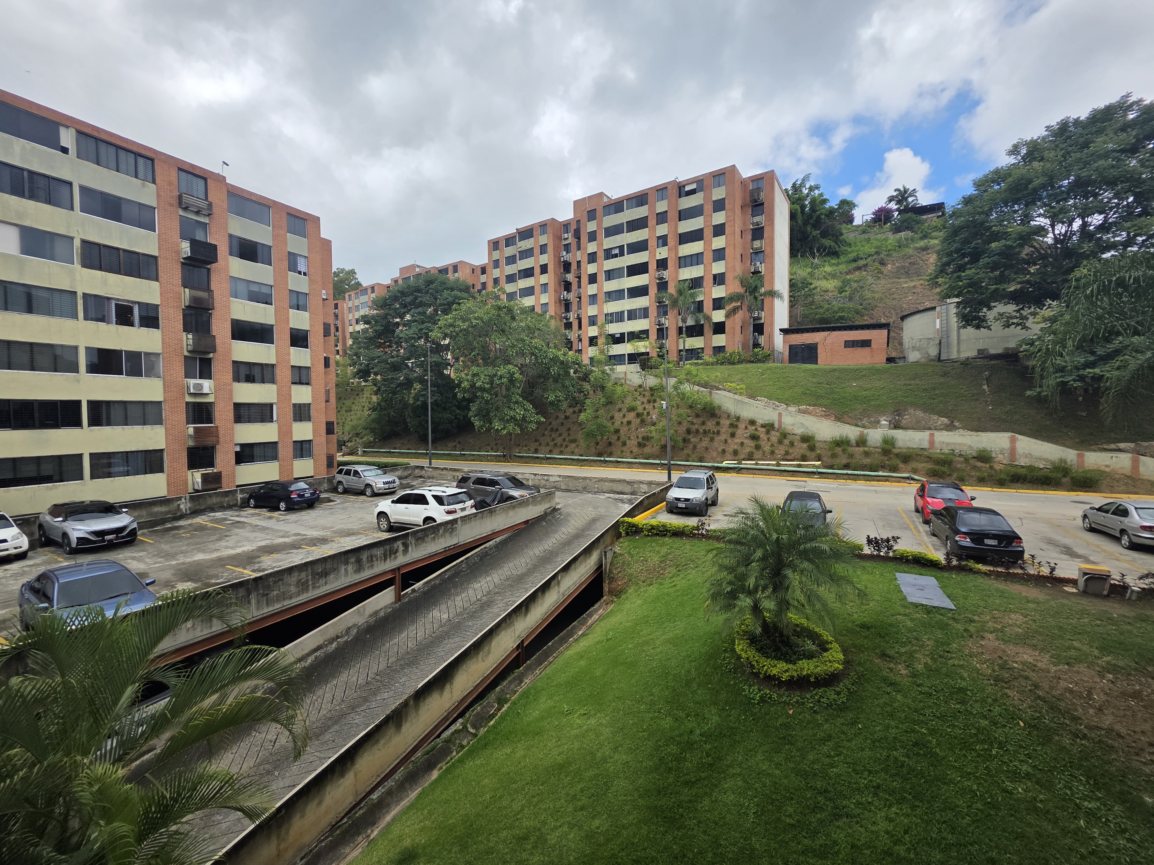 Vendo apartamento remodelado 50m2 Los Naranjos Humboldt 