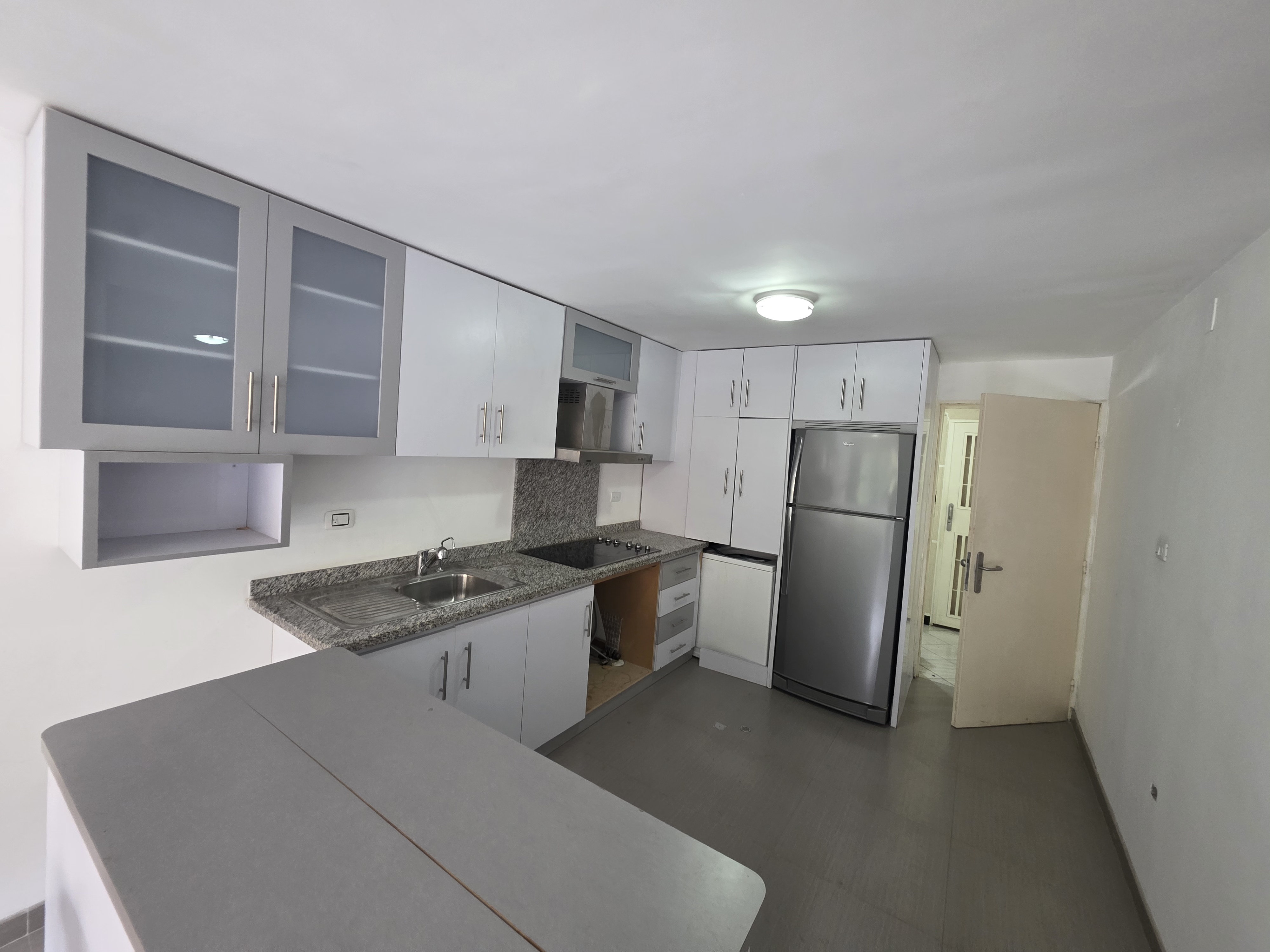Vendo apartamento remodelado 50m2 Los Naranjos Humboldt 