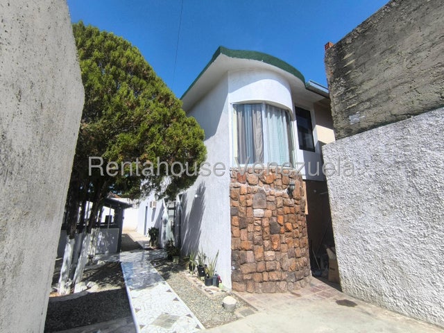 Casa moderna en venta 520m2 6H-6H-7H posee planta eléctrica ]Urb Los Tamarindos San Diego 