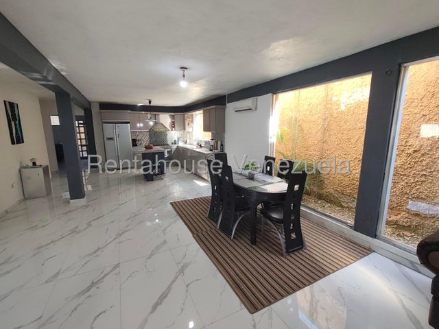 Casa moderna en venta 520m2 6H-6H-7H posee planta eléctrica ]Urb Los Tamarindos San Diego 