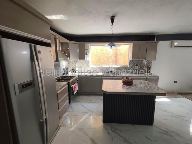 Casa moderna en venta 520m2 6H-6H-7H posee planta eléctrica ]Urb Los Tamarindos San Diego 