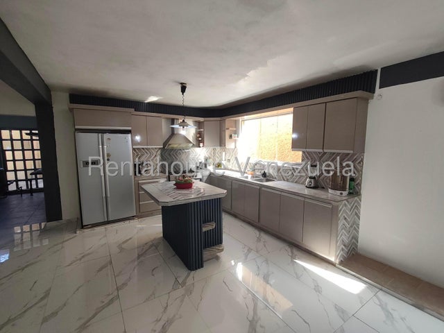 Casa moderna en venta 520m2 6H-6H-7H posee planta eléctrica ]Urb Los Tamarindos San Diego 
