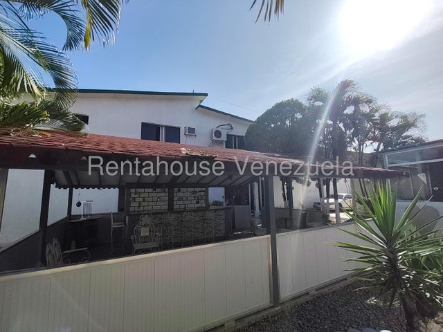 Casa moderna en venta 520m2 6H-6H-7H posee planta eléctrica ]Urb Los Tamarindos San Diego 
