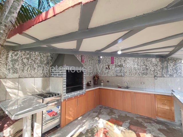 Casa moderna en venta 520m2 6H-6H-7H posee planta eléctrica ]Urb Los Tamarindos San Diego 
