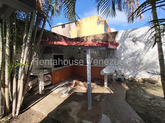 Casa moderna en venta 520m2 6H-6H-7H posee planta eléctrica ]Urb Los Tamarindos San Diego 