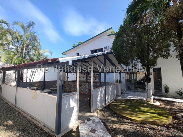 Casa moderna en venta 520m2 6H-6H-7H posee planta eléctrica ]Urb Los Tamarindos San Diego 