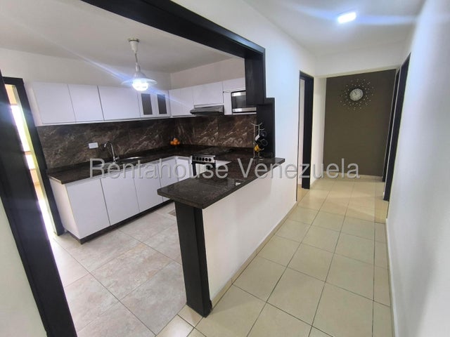 Apartamento en venta 99m2 3H-2B-1P piso medio, pozo de agua excelente ubicacion Av Bolivar Norte en Valencia*Solo clientes*