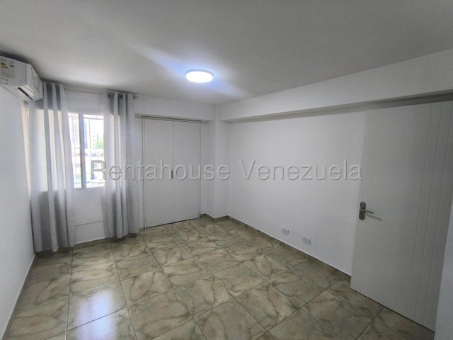 Apartamento en venta 99m2 3H-2B-1P piso medio, pozo de agua excelente ubicacion Av Bolivar Norte en Valencia*Solo clientes*