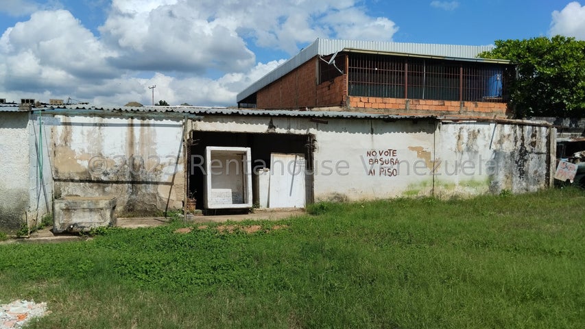 Amplio terreno con bienhechuría en venta. 1687m2 en zona privilegiada sector La Candelaria Valencia 