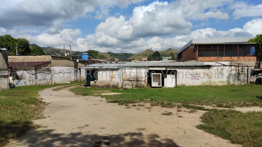 Amplio terreno con bienhechuría en venta. 1687m2 en zona privilegiada sector La Candelaria Valencia 