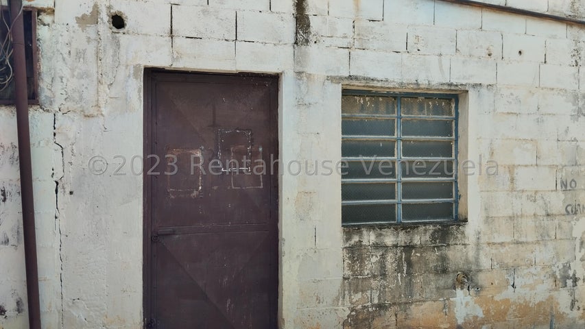 Amplio terreno con bienhechuría en venta. 1687m2 en zona privilegiada sector La Candelaria Valencia 