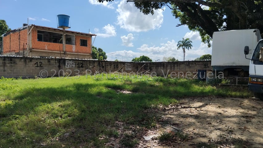 Amplio terreno con bienhechuría en venta. 1687m2 en zona privilegiada sector La Candelaria Valencia 