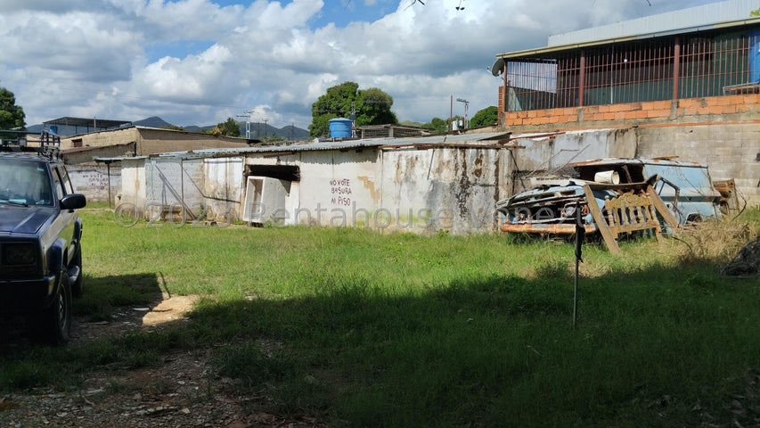 Amplio terreno con bienhechuría en venta. 1687m2 en zona privilegiada sector La Candelaria Valencia 