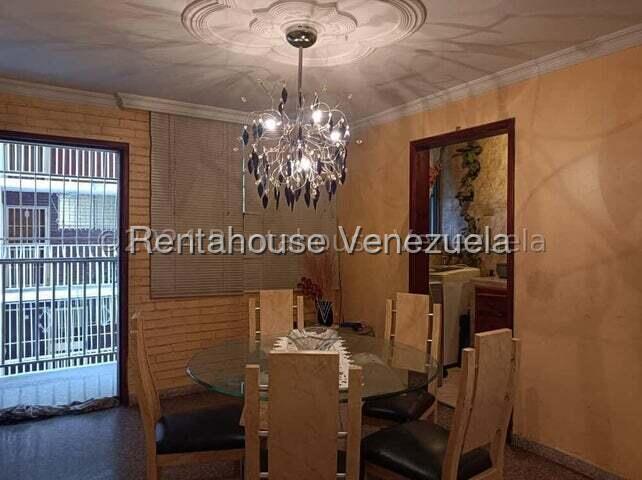 Amplio y amoblado apartamento en venta 78m2 3H-2B-1P pozo de agua excelente ubicación Urb Parque Guacara en Guacara