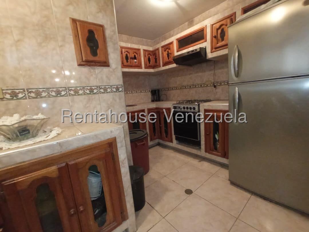 Amplio y amoblado apartamento en venta 78m2 3H-2B-1P pozo de agua excelente ubicación Urb Parque Guacara en Guacara