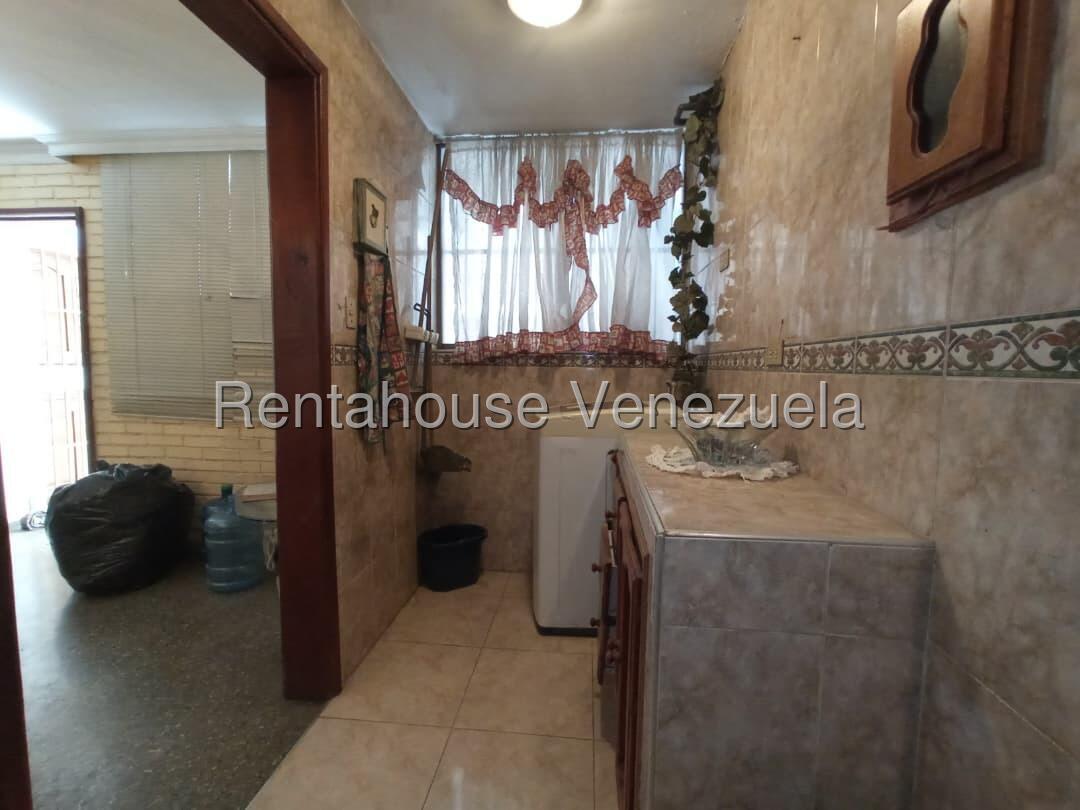 Amplio y amoblado apartamento en venta 78m2 3H-2B-1P pozo de agua excelente ubicación Urb Parque Guacara en Guacara