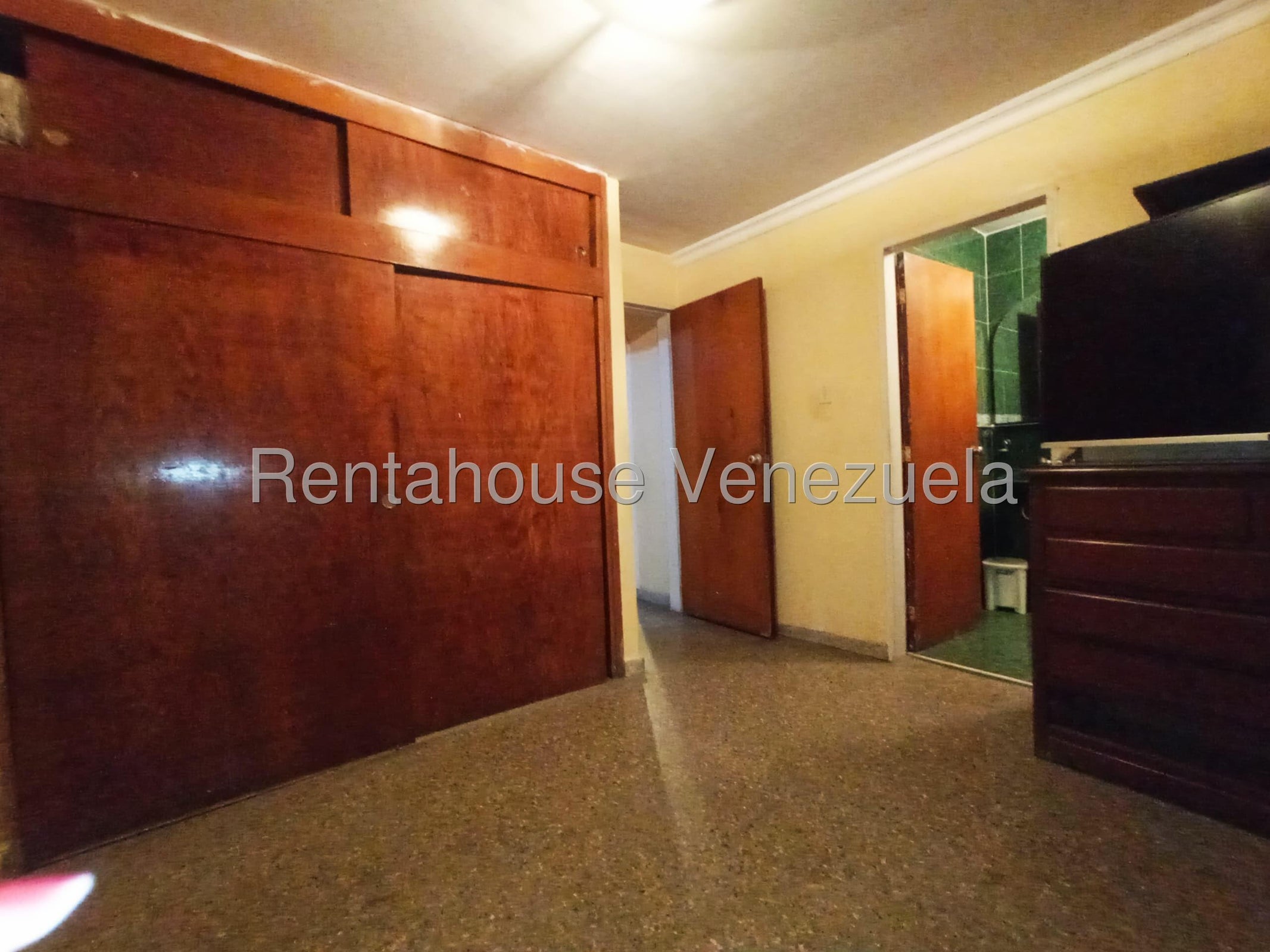 Amplio y amoblado apartamento en venta 78m2 3H-2B-1P pozo de agua excelente ubicación Urb Parque Guacara en Guacara