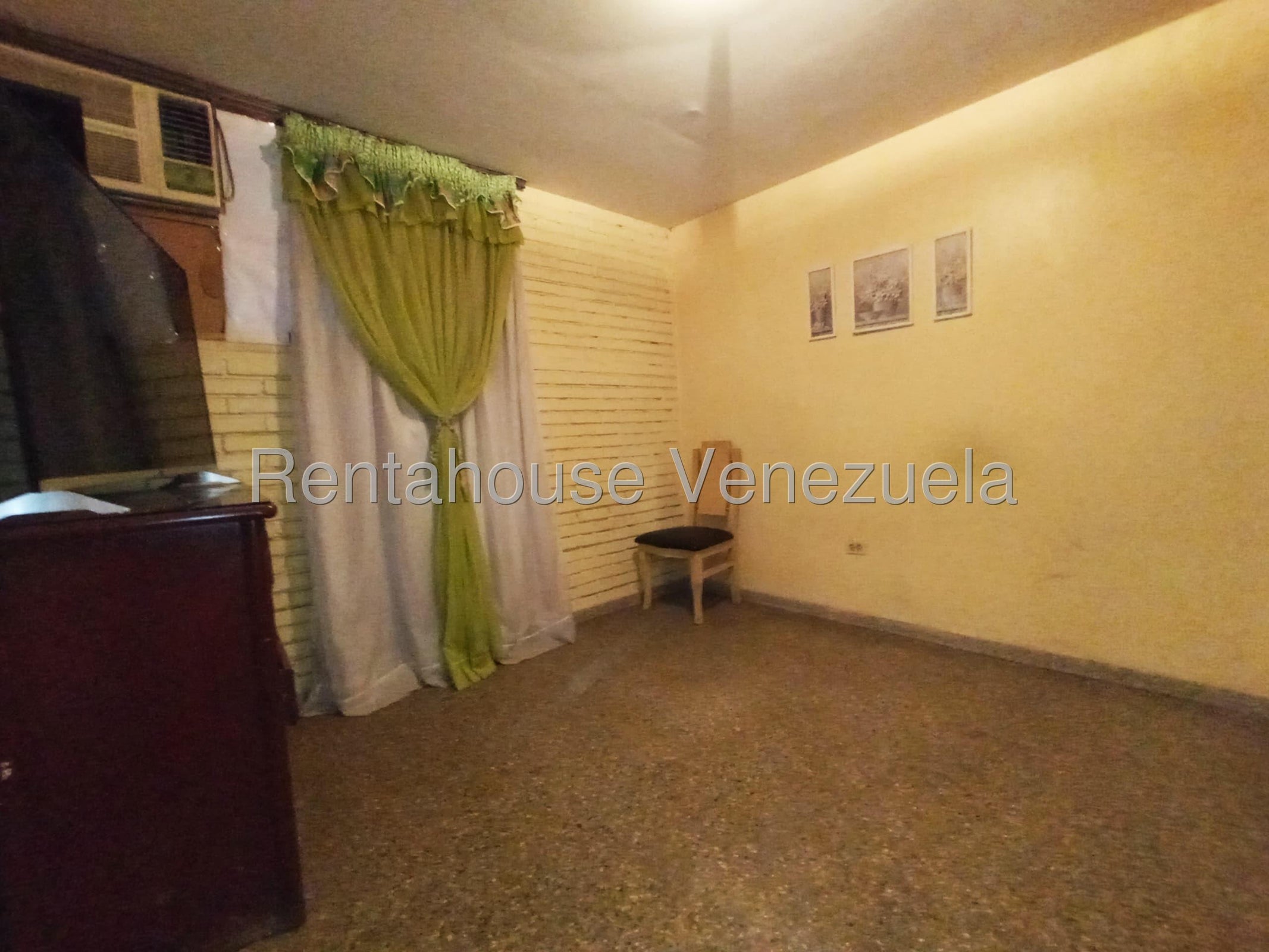 Amplio y amoblado apartamento en venta 78m2 3H-2B-1P pozo de agua excelente ubicación Urb Parque Guacara en Guacara