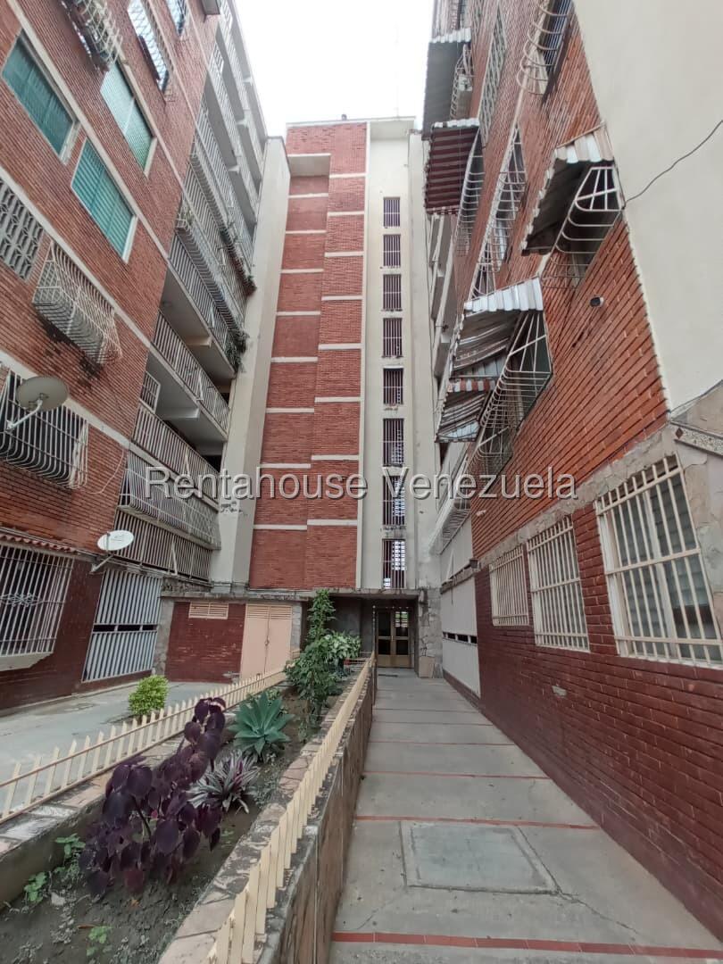 Amplio y amoblado apartamento en venta 78m2 3H-2B-1P pozo de agua excelente ubicación Urb Parque Guacara en Guacara