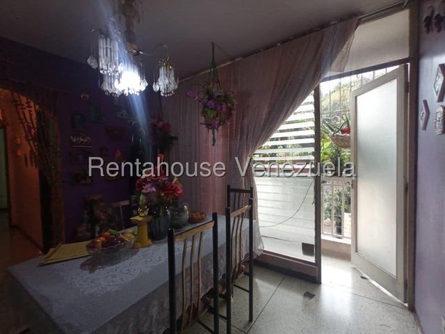 Apartamento en venta posee 91m2 3H-2B-1P Balcon, amplios espacios en piso bajo Sector 1ero de Mayo en Guacara