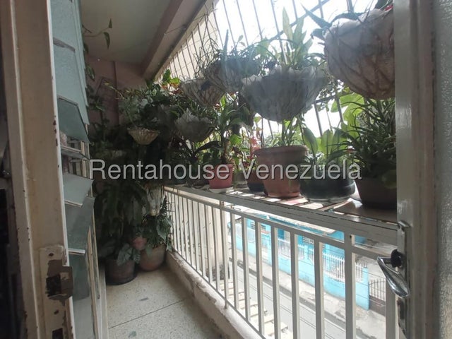 Apartamento en venta posee 91m2 3H-2B-1P Balcon, amplios espacios en piso bajo Sector 1ero de Mayo en Guacara