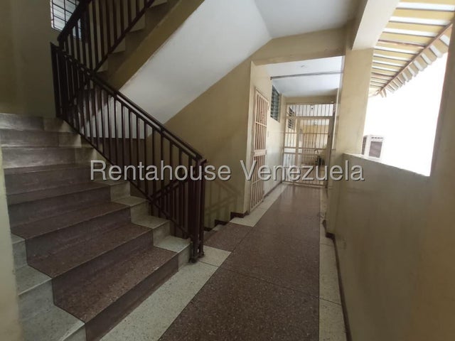 Apartamento en venta posee 91m2 3H-2B-1P Balcon, amplios espacios en piso bajo Sector 1ero de Mayo en Guacara