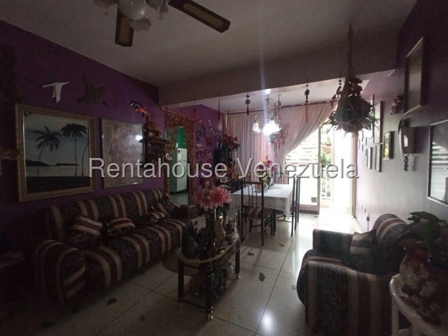 Apartamento en venta posee 91m2 3H-2B-1P Balcon, amplios espacios en piso bajo Sector 1ero de Mayo en Guacara