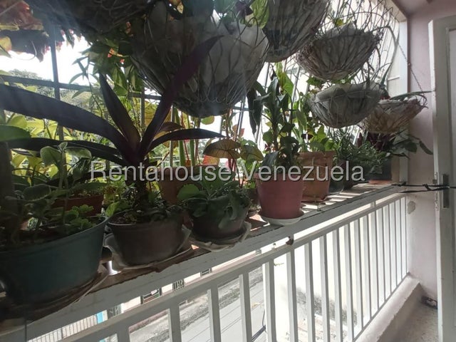 Apartamento en venta posee 91m2 3H-2B-1P Balcon, amplios espacios en piso bajo Sector 1ero de Mayo en Guacara