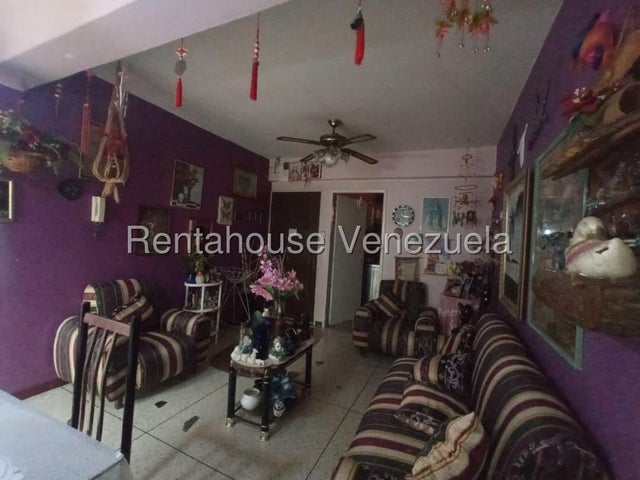 Apartamento en venta posee 91m2 3H-2B-1P Balcon, amplios espacios en piso bajo Sector 1ero de Mayo en Guacara
