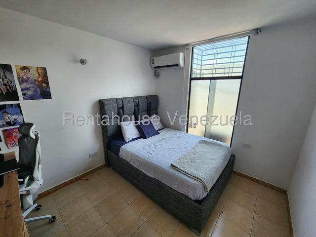Apartamento en venta 62m2 posee 2H-2B-1P, pozo de agua, piso bajo, en Urb Prisma de Guacara **Solo clientes**