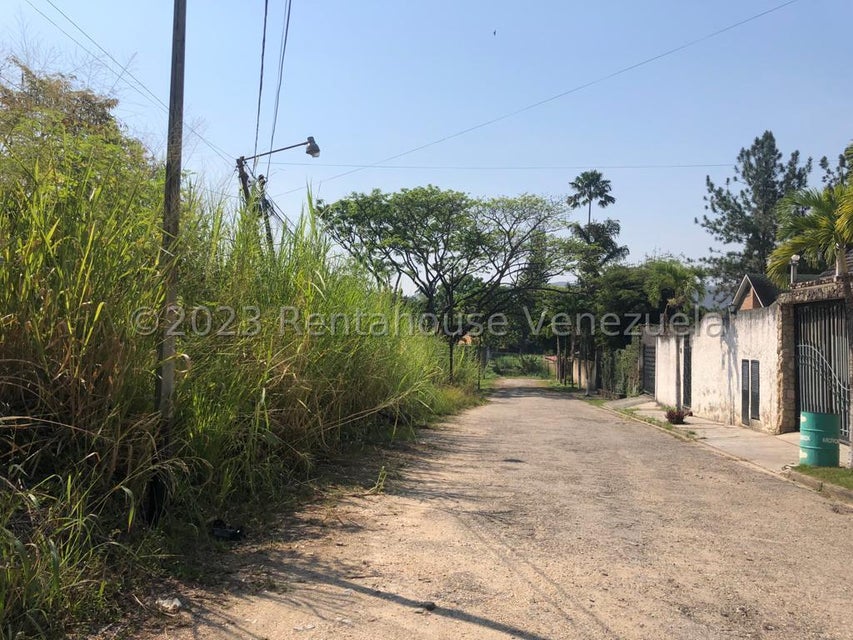 Terreno en venta de 900 M2 en colinas de Guataparo Valencia Carabobo