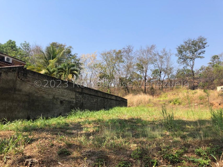 Terreno en venta de 900 M2 en colinas de Guataparo Valencia Carabobo