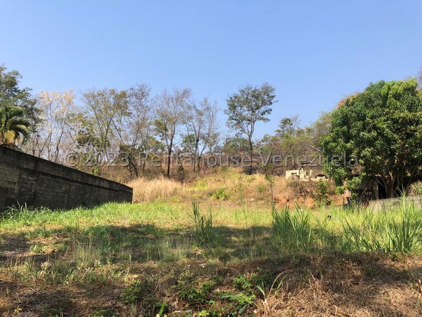 Terreno en venta de 900 M2 en colinas de Guataparo Valencia Carabobo