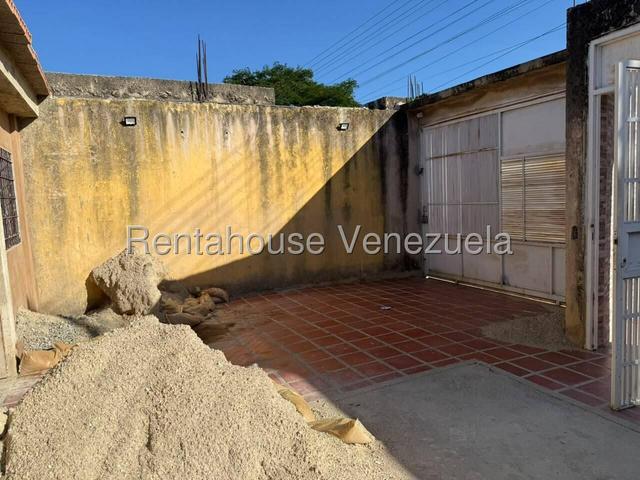 Casa en venta para modernizar a tu manera, posee 200m2 con 3H-2B+2P en Urb Ciudad alianza - Guacara
